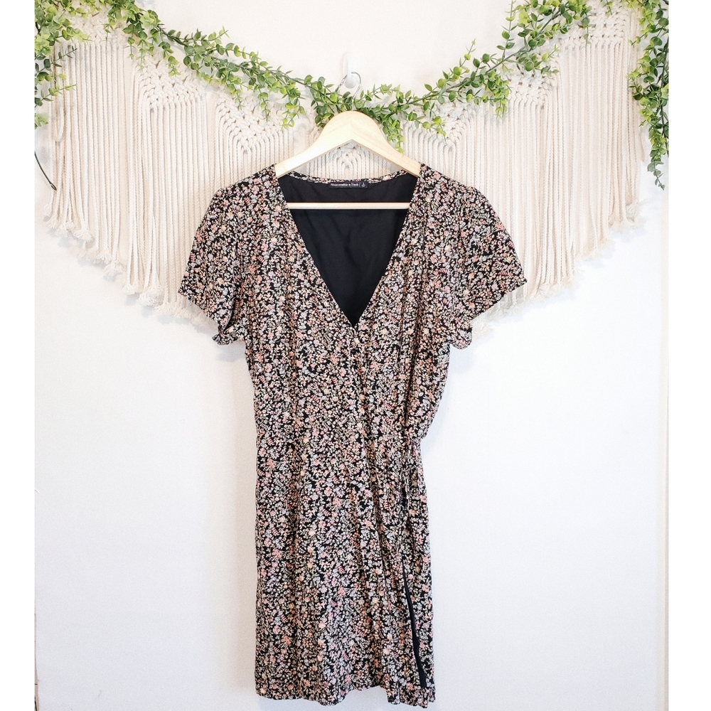 ABERCROMBIE & FITCH Colorful Floral Print Short Sleeve Mini Wrap Dress sz L